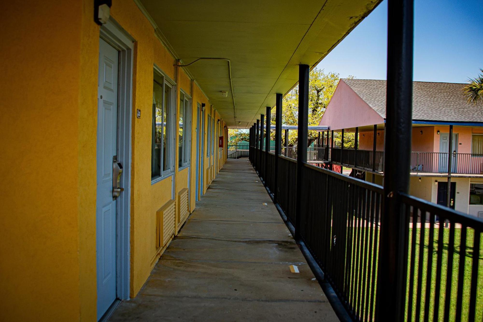 Super 8 By Wyndham Biloxi Motel Dış mekan fotoğraf